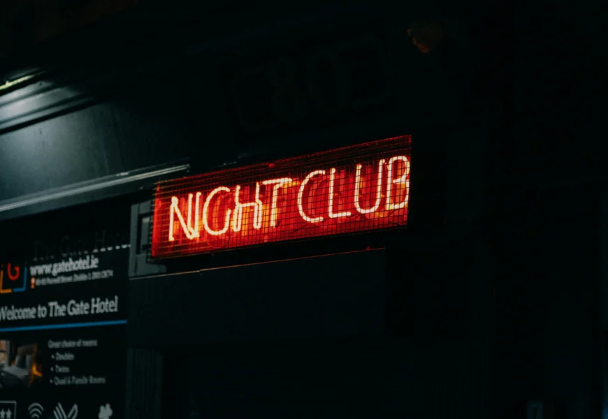 a neon sign that says night club on it
