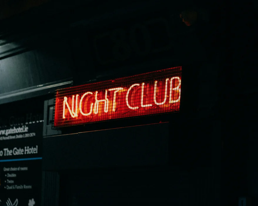 a neon sign that says night club on it